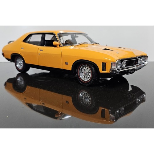 1:18 Ford Falcon XA GT 1973 RPO83 Coupe - Yellow Fire 