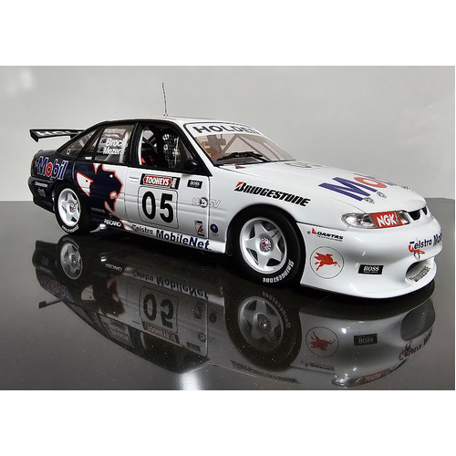 1:18 Holden VR Commodore 1995 Bathurst Brock Mezera 05 HRT