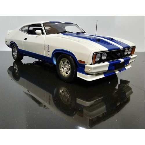 1:18 Ford Falcon XC Cobra Coupe 5.8 Autoart 72751